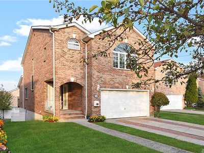 3-23 Cresthaven Ln, Whitestone, NY, 11357