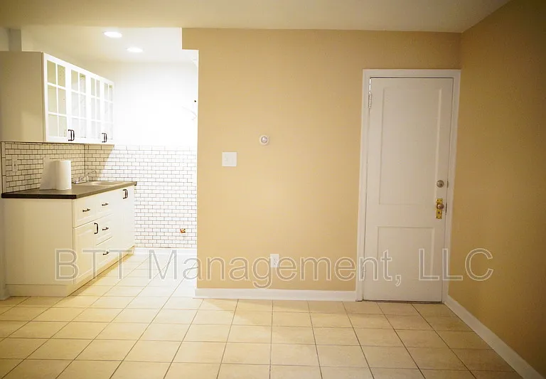 806 Houston Ave #4 — Photo 3