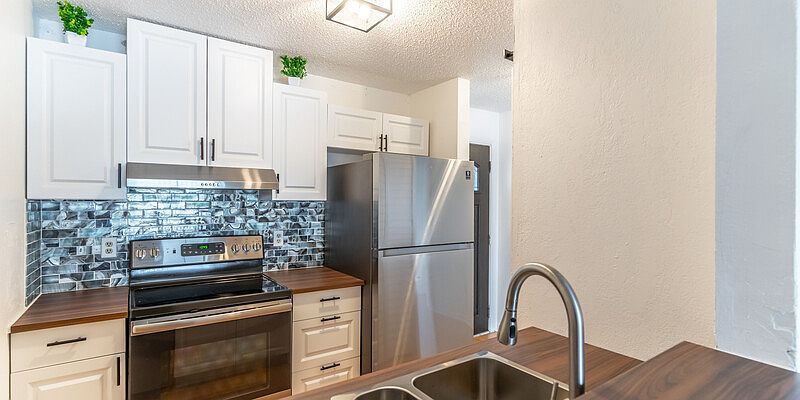 1st image of 900 Avenue Z SE #203