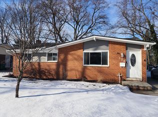 129 Tower Dr, Saline, MI 48176
