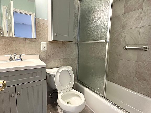 4th image of 207 Bishop St #2