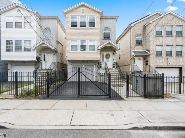 725 S 19th St, Newark City, NJ 07103