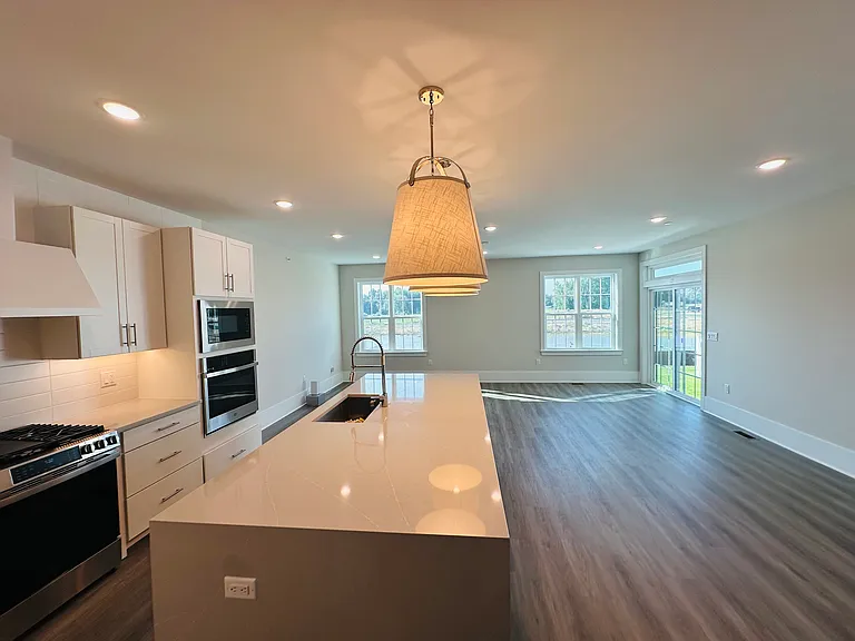 3402 Jordan Dr — Photo 3