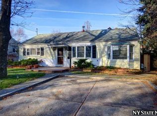 107 Frost Pond Rd, Glen Cove, NY 11542