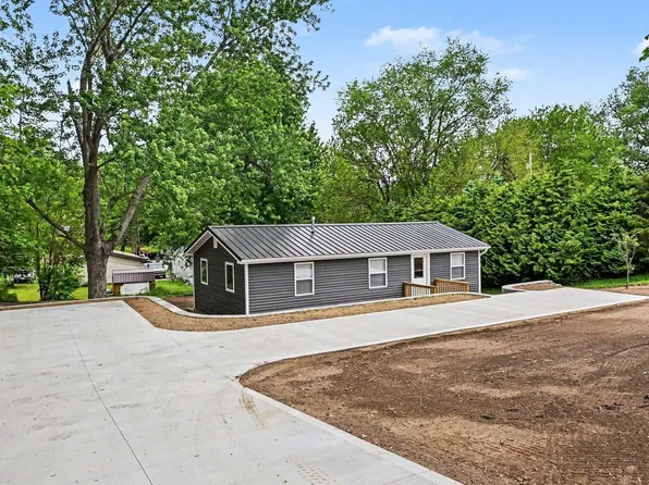 202 S 26th St, Goshen, IN 46528
