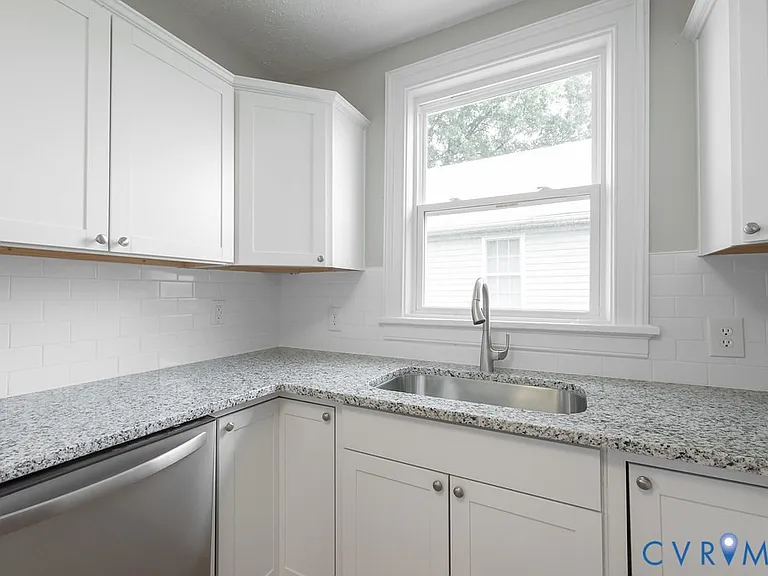 5318 Bloomingdale Ave — Photo 16