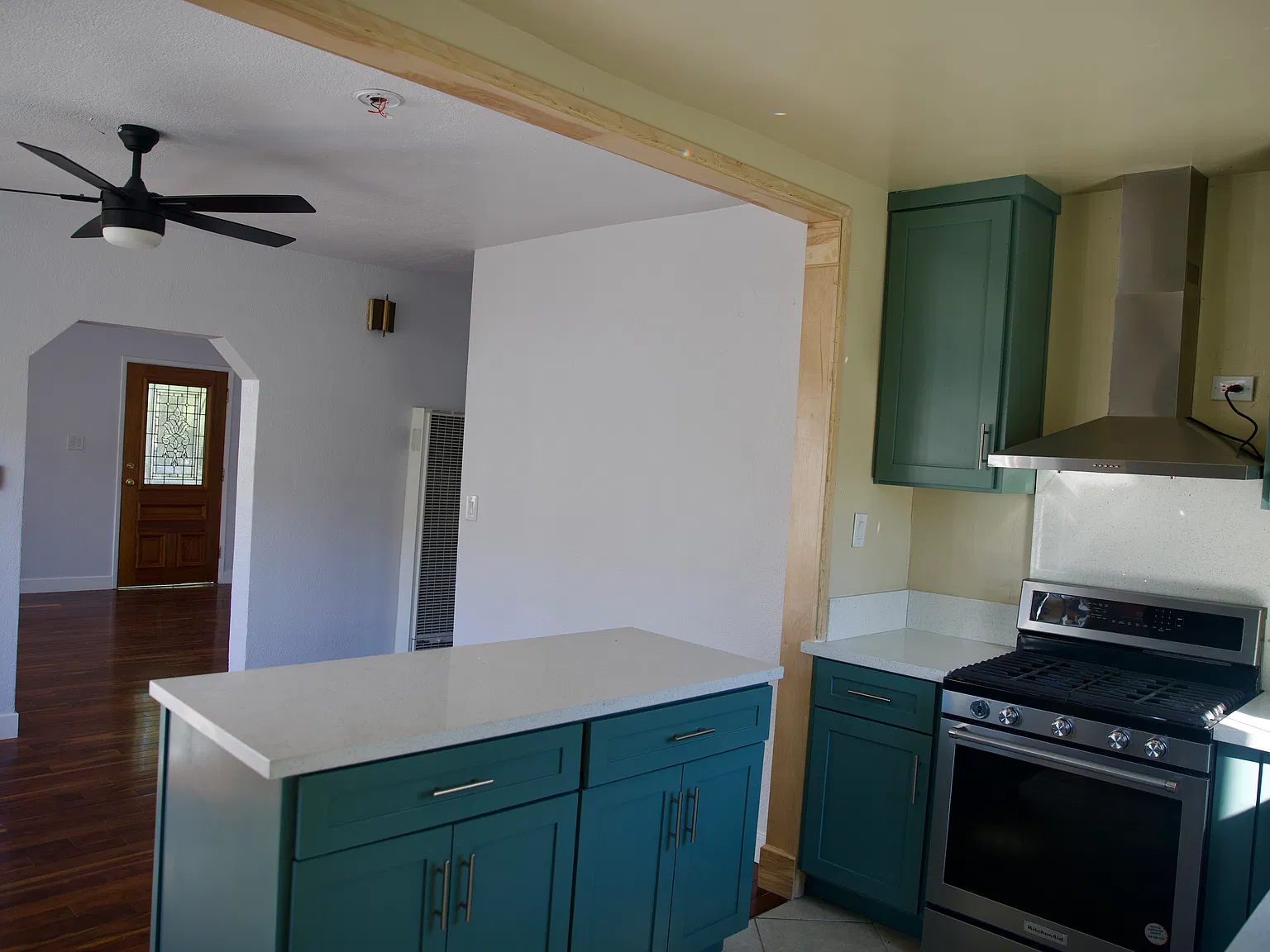2 bed, 1000 sqft, $3,400 — Photo 4