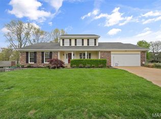 15911 Heather Glen Dr, Chesterfield, MO 63017