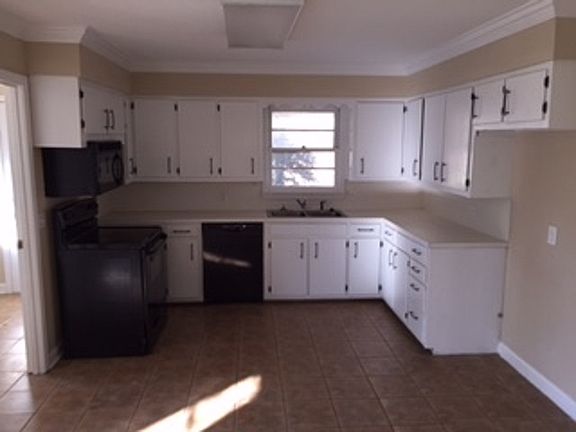 3rd image of 1601 Catalina Dr