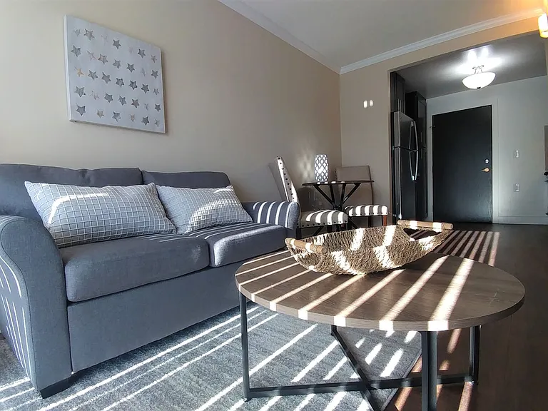 Center Square Apartments — Photo 25