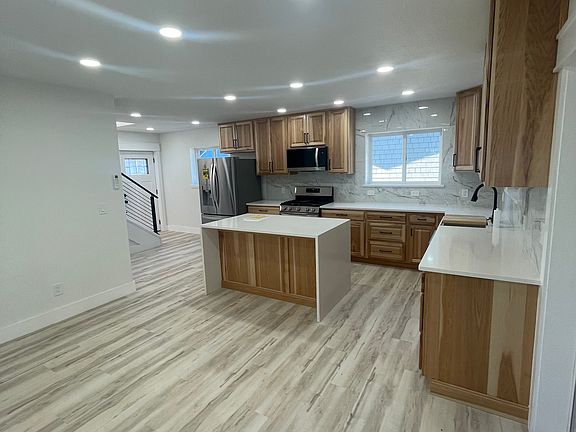 5th image of 4007 N Pl #B
