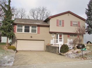 1041 Huston Dr, West Mifflin, PA 15122