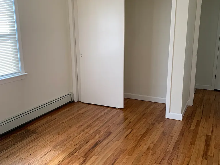 535 Westminster Ave — Photo 4