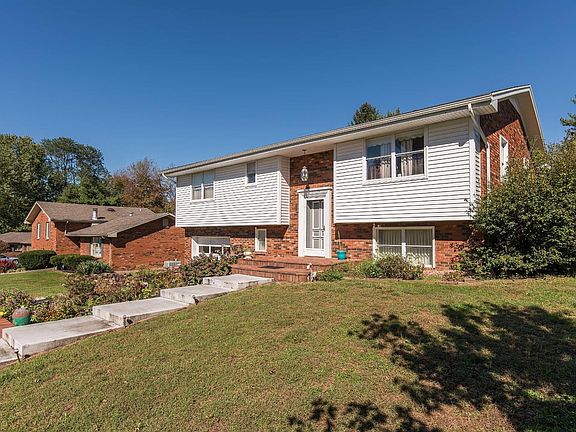 3rd image of 601 Brookmede Dr