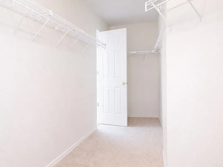 Masterbed-Closet