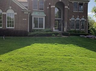 5917 Stonehaven Blvd, Rochester, MI 48306