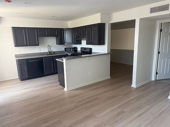 3rd image of 22038 Vanowen St APT 105