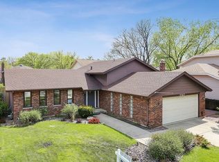 707 Doe Cir, Westmont, IL