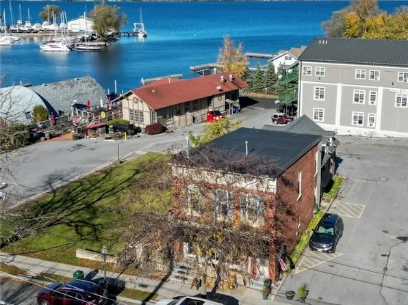 208 W Main St, Sackets Harbor, NY 13685
