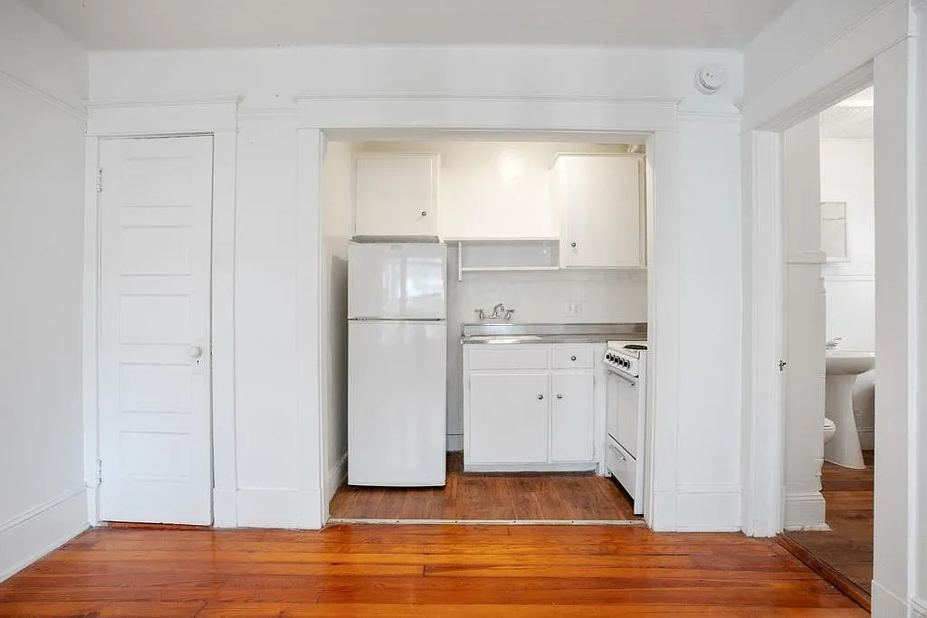 1 bed, 450 sqft, $1,196 — Photo 4