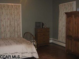 4th image of 924 E Presqueisle St
