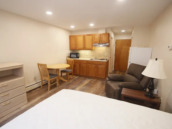 1114 S Main St, Newark, NY 14513