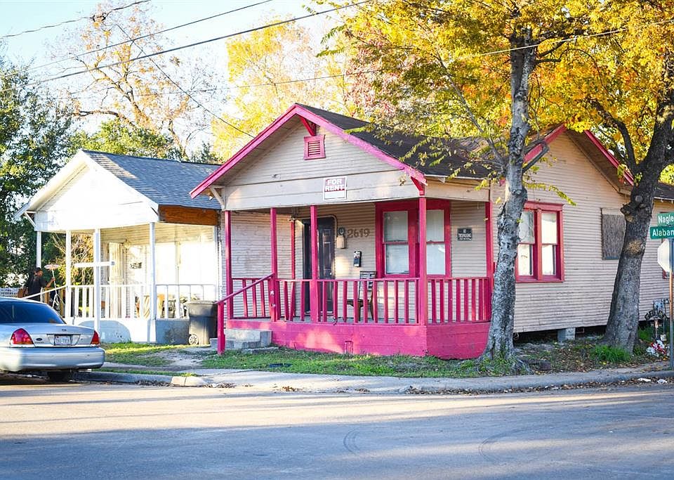 2nd image of 2617 Alabama St