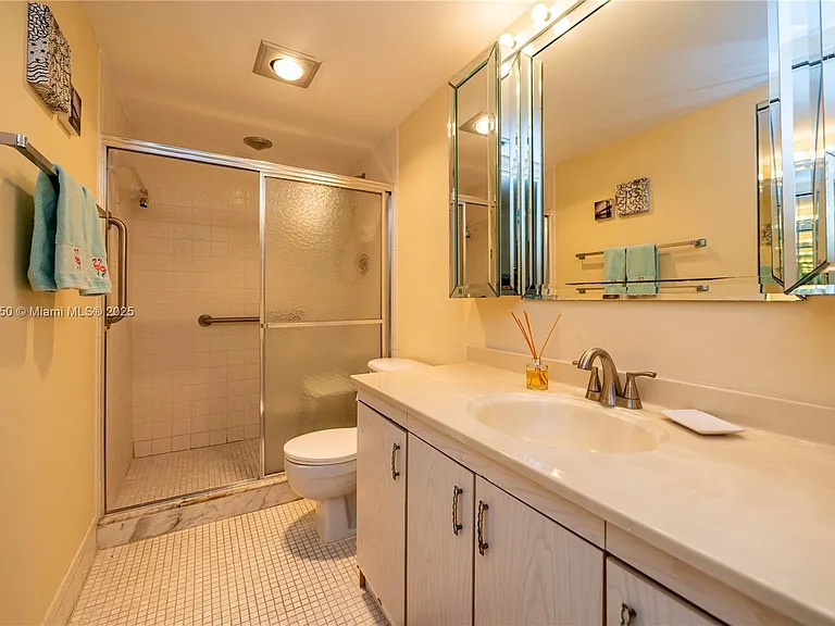 2101 Lucaya Bnd #C1 — Photo 25