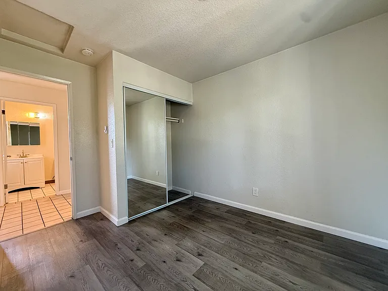 Dixon Landing Apartments — Photo 10
