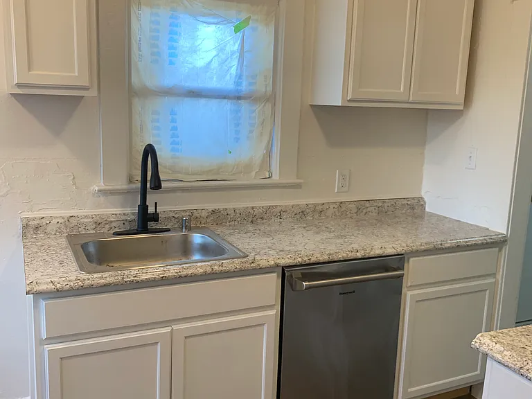 211 1/2 H St #211-1/2 — Photo 15