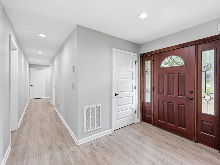 989 Rudolph St — Photo 12