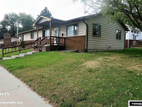 2nd image of 820 Birch St