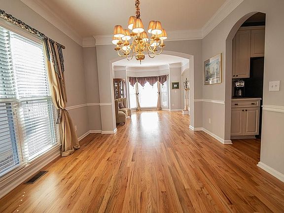 Hardwood floors on main lvl