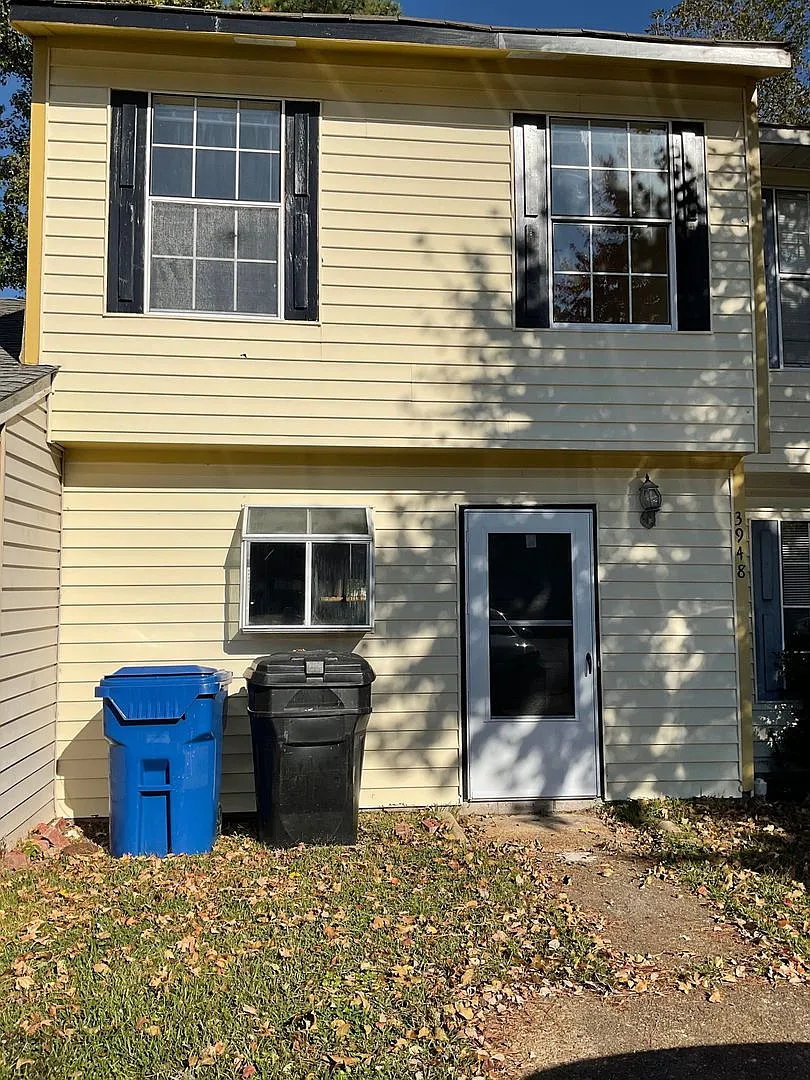 Centrally Located Virginia Beach Townhome — Photo 1