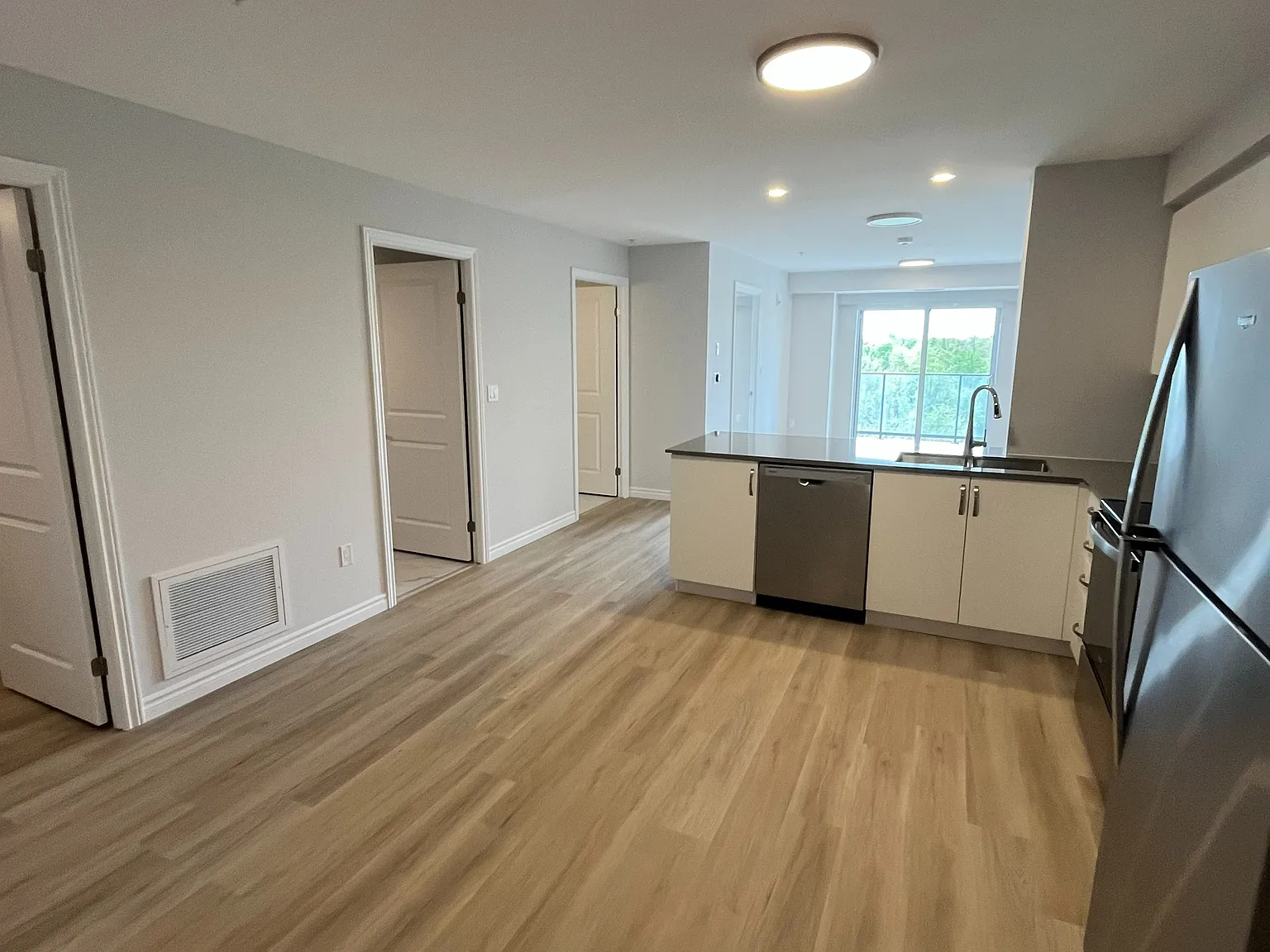 1 bed, $2,484 — Photo 4