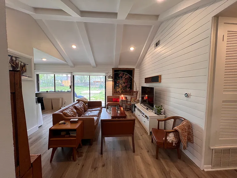 304 Thistlewood Dr — Photo 16