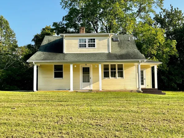 4018 Smith Mountain Lake Pkwy, Huddleston, VA 24104