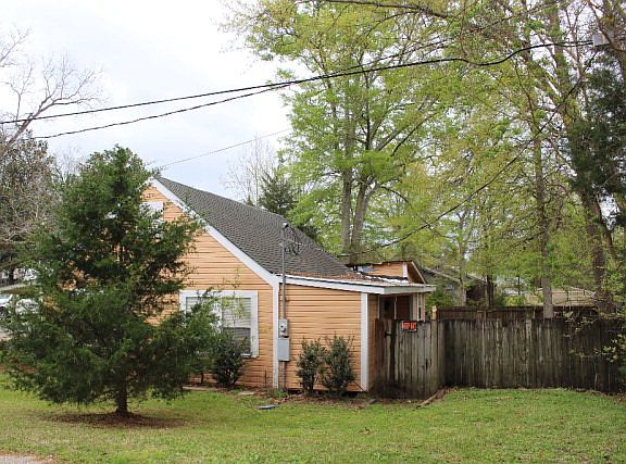 4th image of 201 E Pine St
