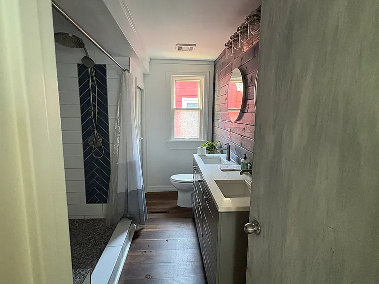 2508 S Superior St — Photo 4