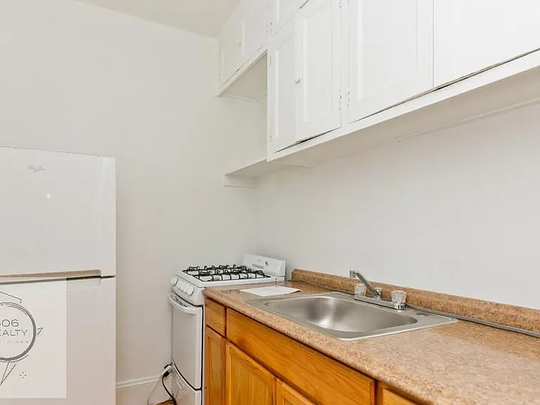 7542 Adams St — Photo 3