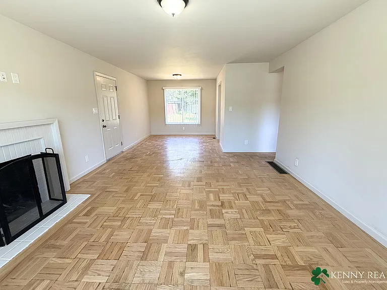 134 Hilton Ave — Photo 4