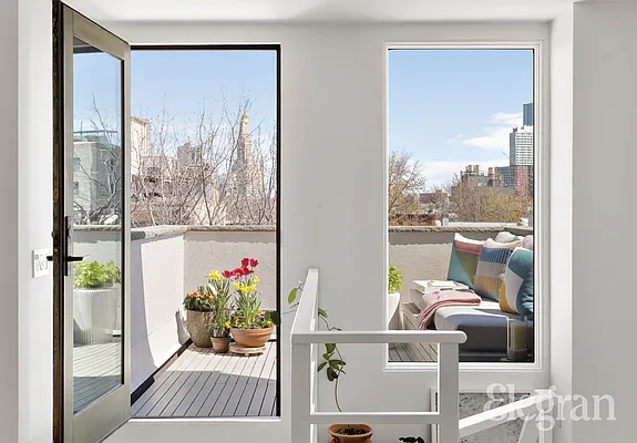 Sold by (Legacy) Elegran | media 16