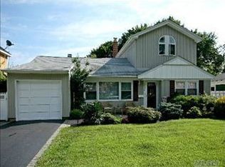 3430 Bunker Ave, Wantagh, NY 11793