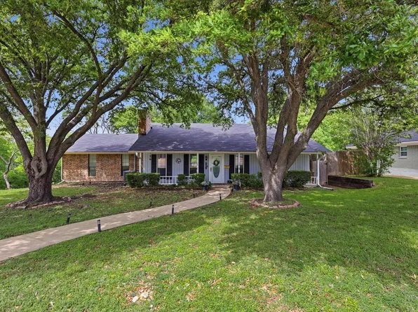 701 Raintree Rd, Fort Worth, TX 76103