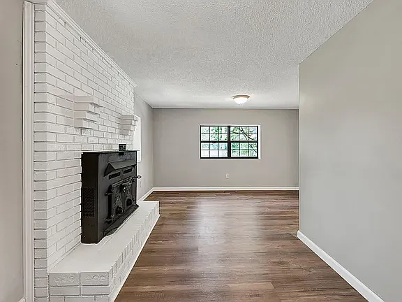 8633 Hilltop Dr — Photo 5