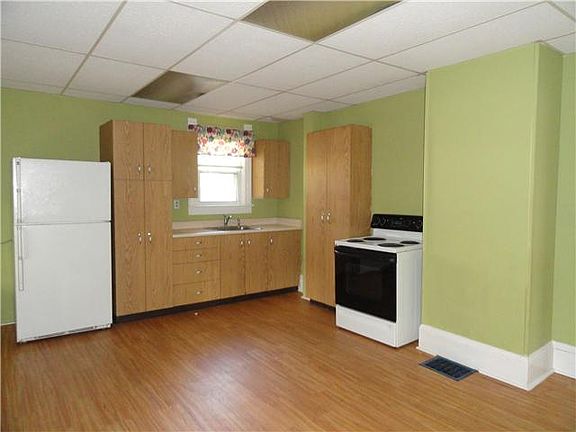 5th image of 64 Borden Ave