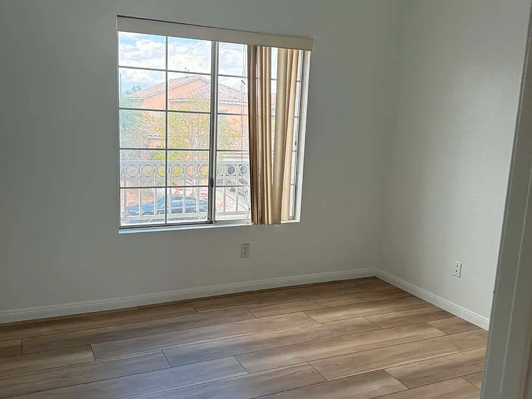 7989 Blue Brook Dr — Photo 2