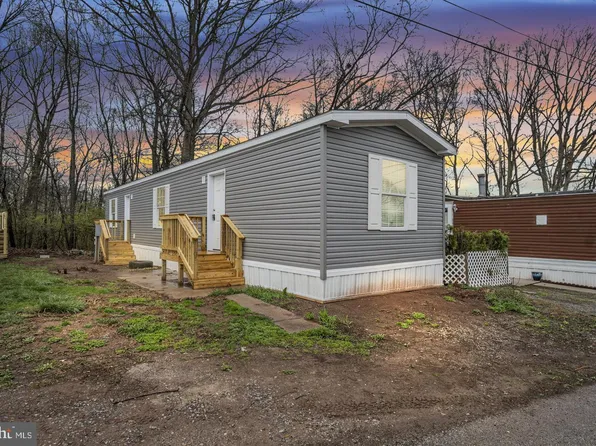 12 Mobile Dr, Thomasville, PA 17364
