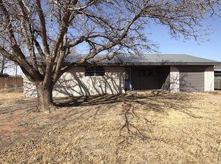 307 E 5th St, Sundown, TX 79372