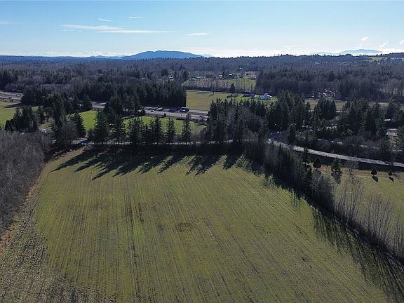 3rd image of 2070 Grandview Road